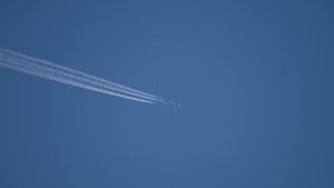 高空客机飞行12秒视频