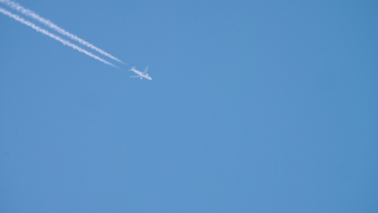 高空客机飞行视频