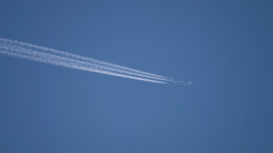 高空客机飞行视频