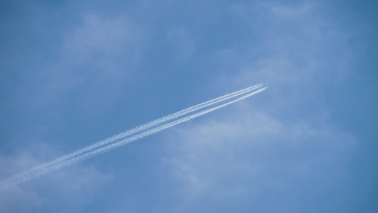 高空客机飞行视频