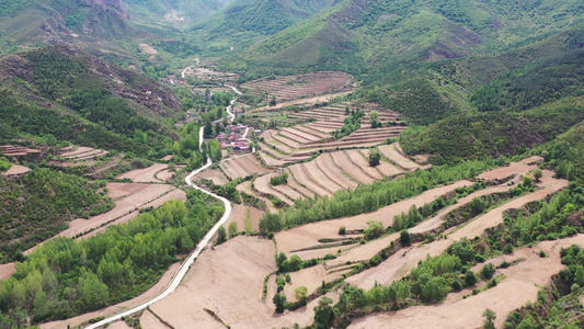 航拍干旱贫瘠的土地  干旱缺水视频