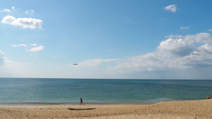 宽体飞机在海洋上空接近28秒视频