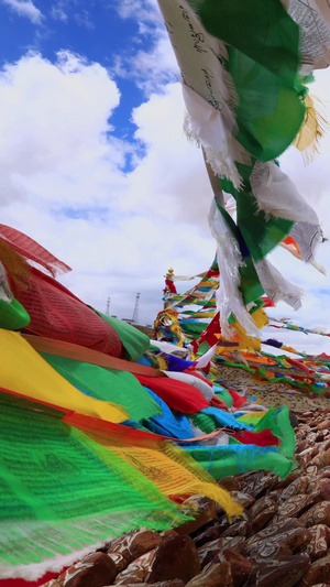 经幡六字真言尼玛石白塔延时视频西藏旅游24秒视频