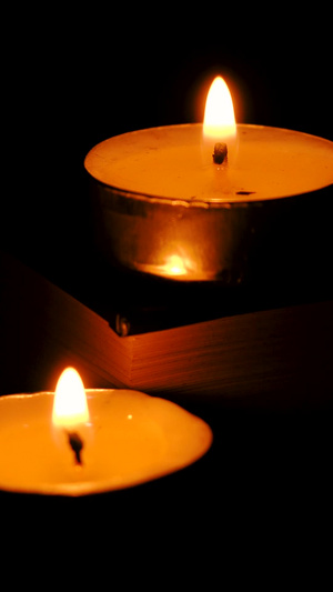 祈福祝福燃烧的蜡烛蜡烛燃烧19秒视频