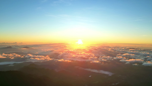 海南五指山热带雨林国家森林公园日出云海朝霞耶稣光延时视频