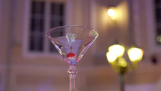 金字塔的眼镜塔香槟在派对上视频