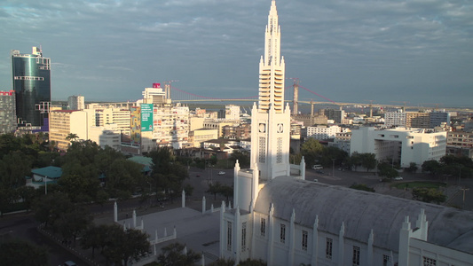以mozambique为单位的地图城市上空高角视图视频
