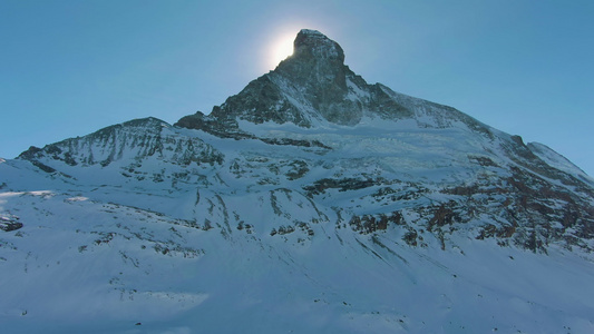 在阳光明媚的冬日蓝物质山北部墙壁苏威采兰空中观察无人驾驶视频