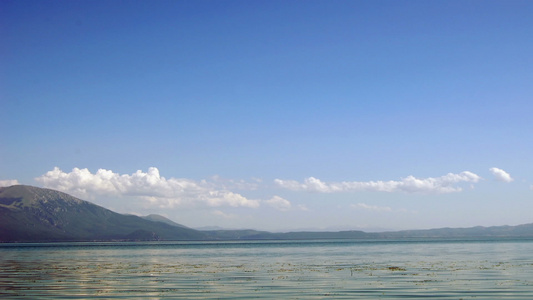 蓝天清除美丽的云空间天气美丽的时间流逝视频