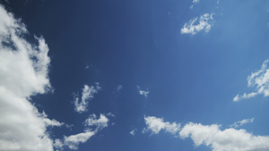 晴空中美丽的云朵16秒视频