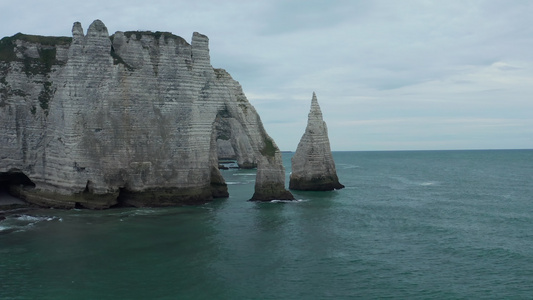 在法国4K的高悬崖海岸线视频