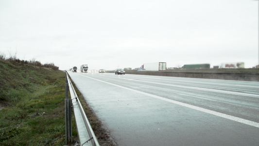 雨中交通高速公路视频