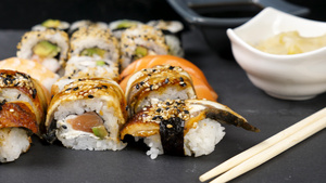 寿司和生鱼片卷10秒视频