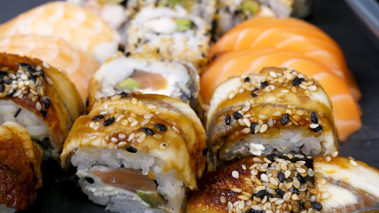 美味可口的寿司卷视频
