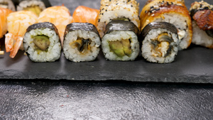 日本传统寿司卷13秒视频