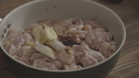 香酥麻辣鸡素材07视频