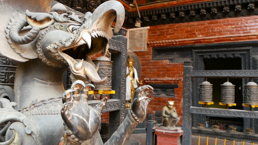 古代青铜和黄铜神话雕塑和文物RudraVarnaMahavihar视频