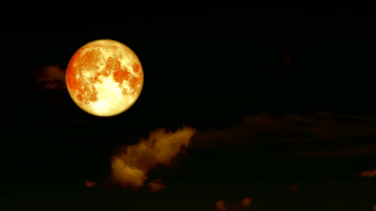 满血丰满的月亮在夜空时过滚云视频
