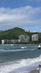 海南三亚地标景区大东海沙滩自然风光视频