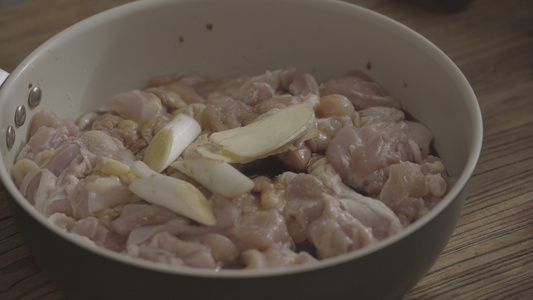 香酥麻辣鸡素材08视频