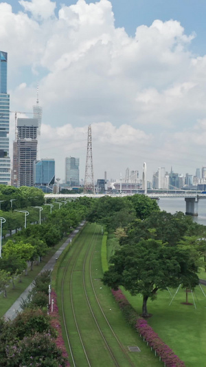 广州珠江沿江绿化城市商务建筑蓝天白云42秒视频