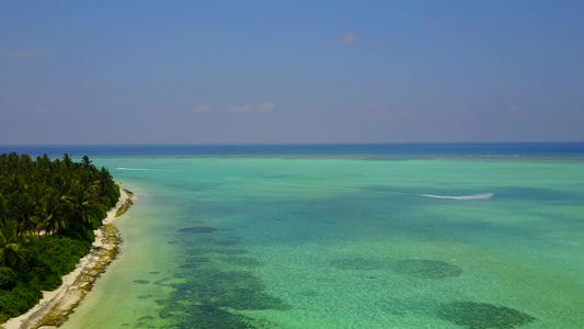 豪华度假度假度假胜地海滩探险的空中无人驾驶飞机景象视频