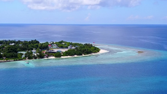 以白沙底蓝海为伴有白沙子背景的蓝海进行天堂海岸海滩视频