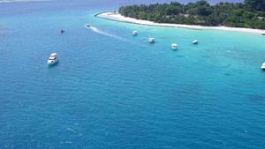 蓝绿海和白沙背景打破岛屿海滩松散风平面空中全景11秒视频