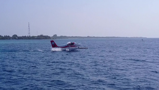 开放岛屿海滩的空中无人驾驶无人驾驶飞机旅游由白沙背景视频