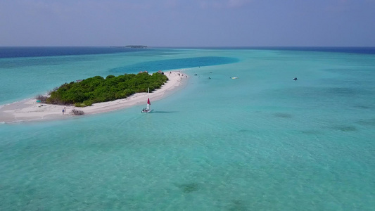 由白沙底的绿松石环礁湖组成的天堂泻湖海滩生活方式空空空视频