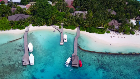 观看海景的热带环礁湖海滩旅程穿越蓝色海洋和清洁沙地视频