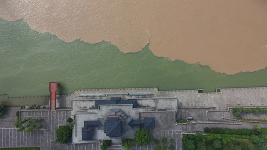 每年梅雨季节长江与清江在湖北省宜都市交汇形成明显的分界线[十月份]视频