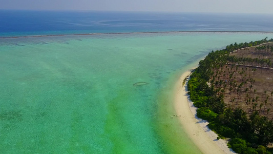 观视海滨海滩旅程的抽象地貌由绿绿水和白沙背景构成视频