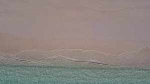 蓝海和白沙地背景海滩之行飞机抽象宁静11秒视频