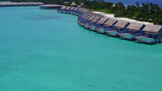 豪华度假度假度假胜地的空中无人驾驶飞机天空海面海滩视频