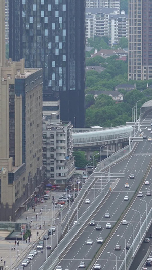 长焦拍摄城市立交桥晚高峰车流机动车41秒视频