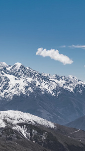 四川甘孜藏族自治州白海子山蓝天白云延时延时摄影视频