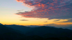 4k大山中的夕阳日落航拍延时8秒视频