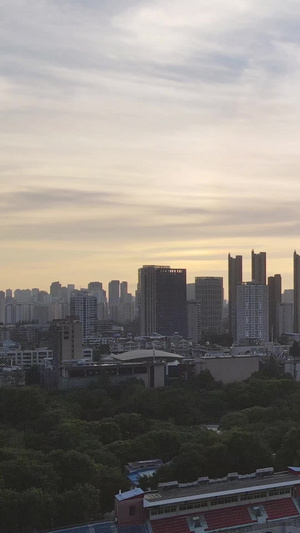 航拍城市风光落日晚霞夕阳天空城市体育场素材城市素材50秒视频