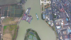 航拍京杭大运河货轮航行39秒视频