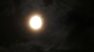 满月夜云4k18秒视频