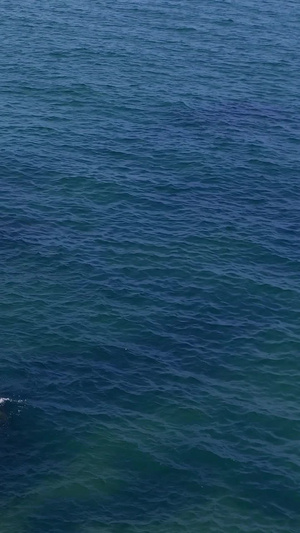 航拍海水浪花击打石头视频素材20秒视频