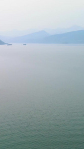 航拍长江中轮船陆续驶过长江经济带交通繁忙视频