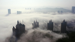 4K平流层城市云中大厦奇观大连市区10秒视频