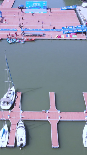 航拍城市游艇码头娱乐运动健身的人群素材码头素材70秒视频