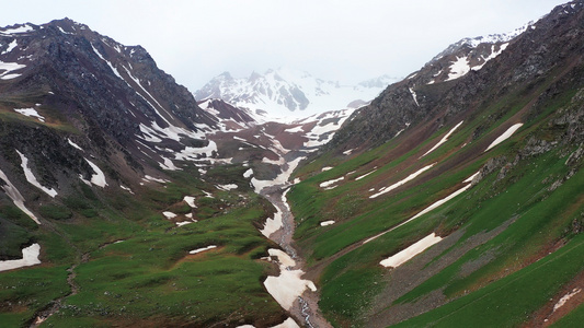 4K航拍新疆天山雪山风景[独好]视频