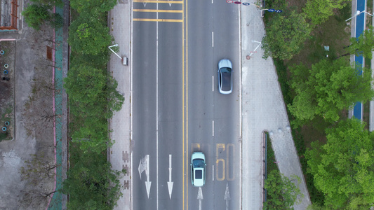 春季的城市道路航拍视频