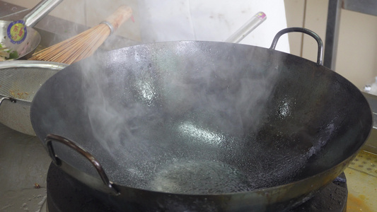 水煮鱼详细做法炝锅视频