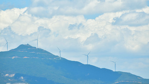 4K惠州观音山的风力发电机延时25秒视频