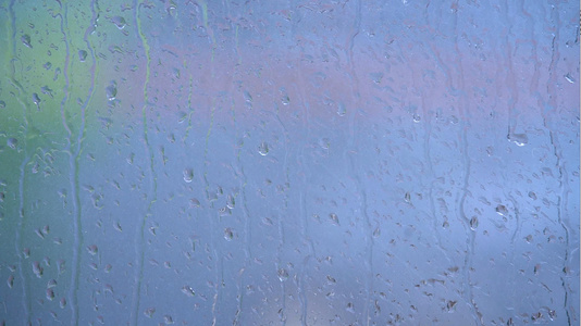 下雨天的玻璃视频